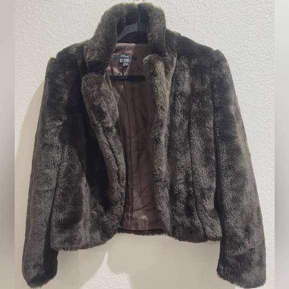 ZARA FAUX FUR SHORT COAT WITH TOGGLE FASTENERS - Picture 4 of 9